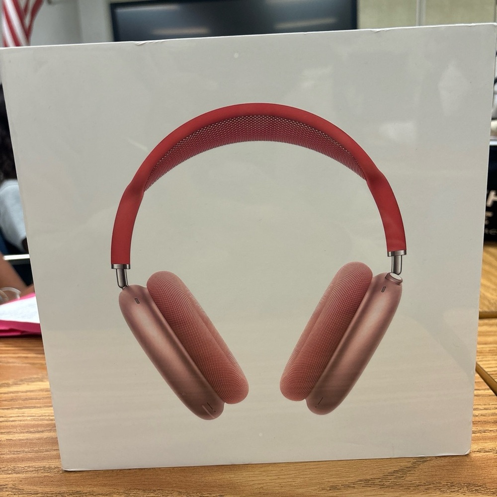 brandnew Airpod maxsthere are authentic i have the serial number listed up